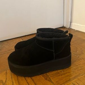 UGG Ultra Mini Platform Boot/ Bootie Women Size 9